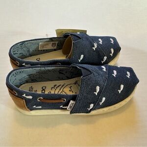 NWT/NIB TOMS Kids' Navy Whale Print Shoes